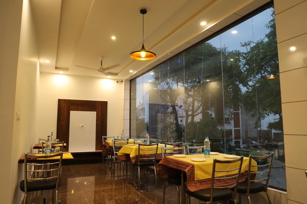 Hotel Dream Comfort Агра Экстерьер фото