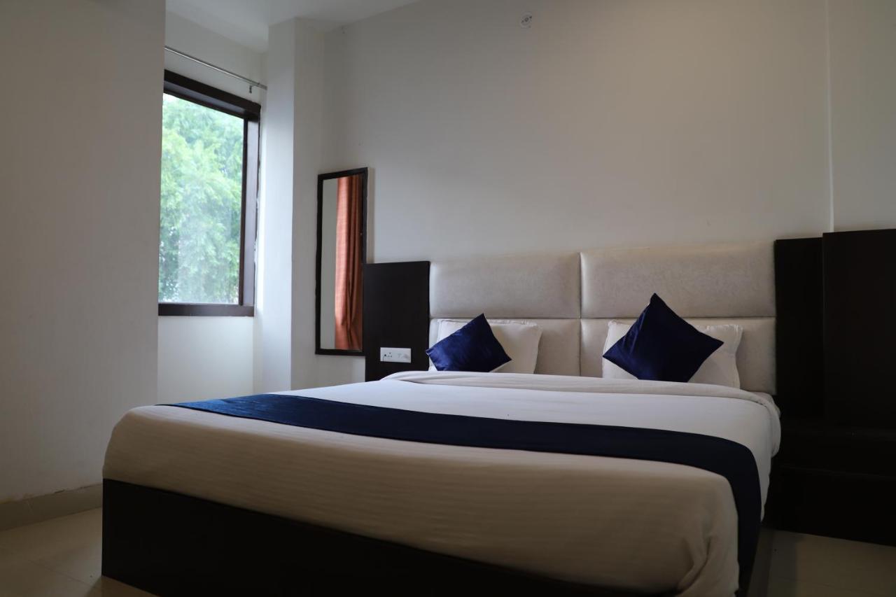 Hotel Dream Comfort Агра Экстерьер фото