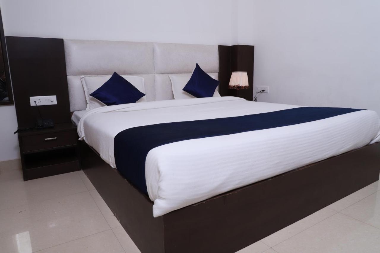 Hotel Dream Comfort Агра Экстерьер фото