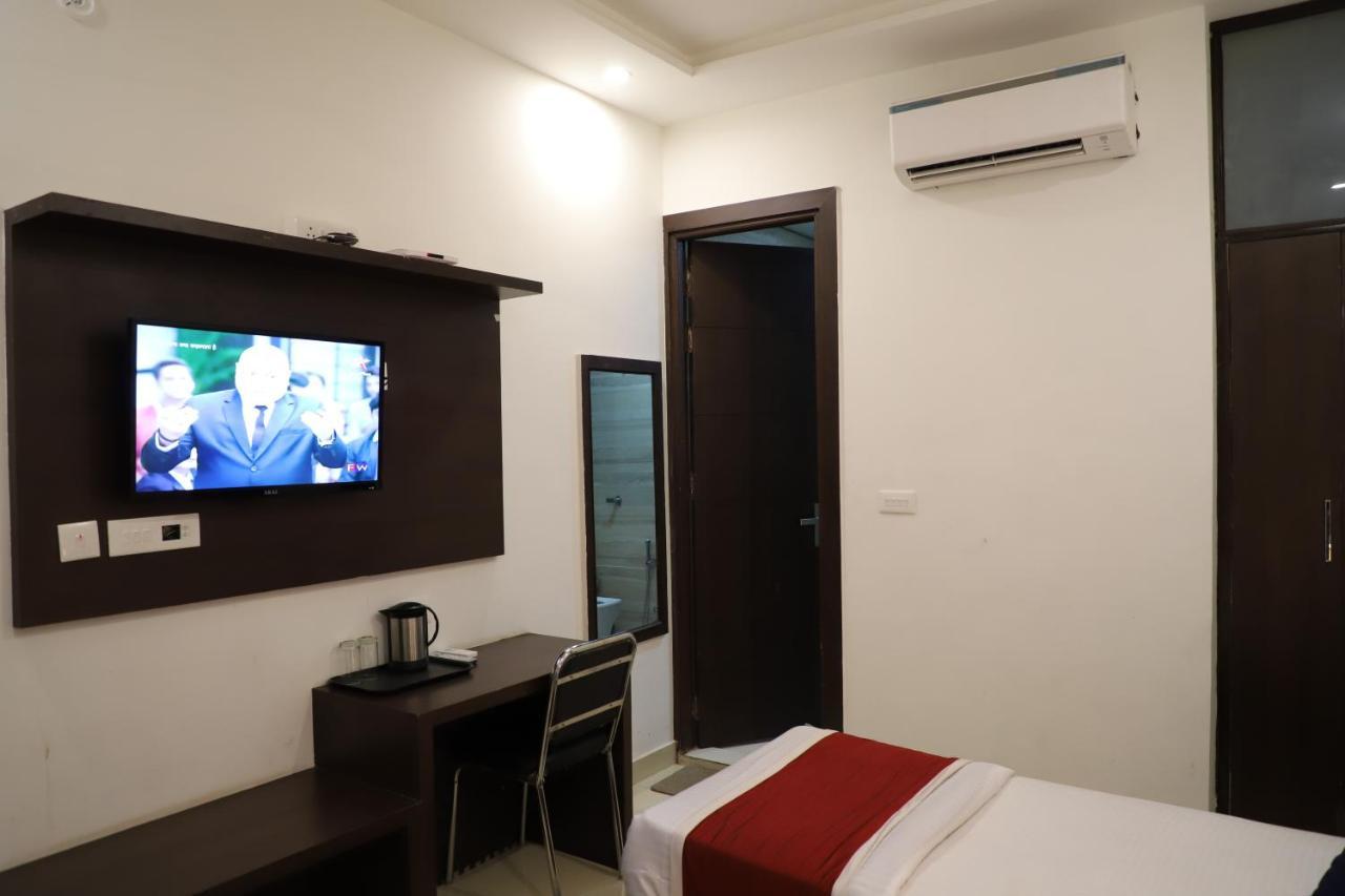 Hotel Dream Comfort Агра Экстерьер фото