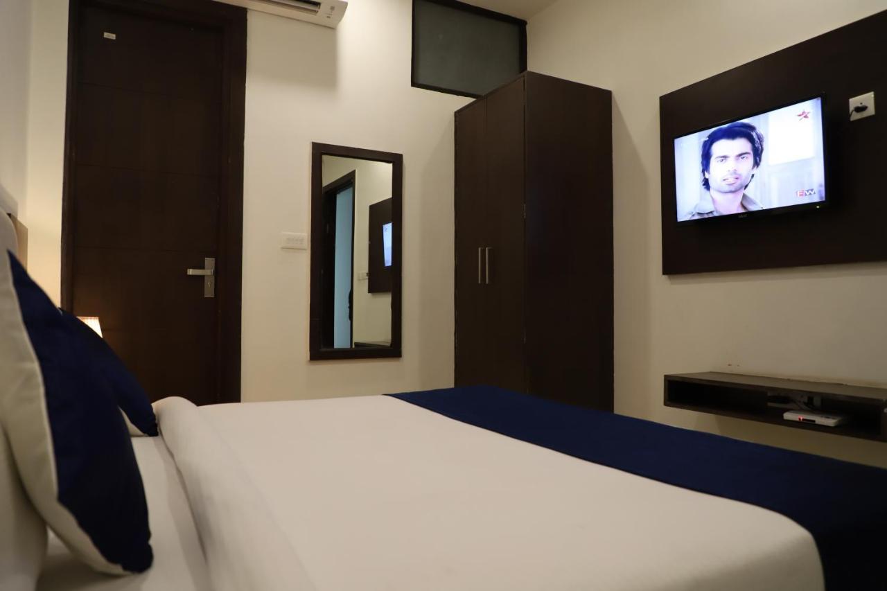 Hotel Dream Comfort Агра Экстерьер фото