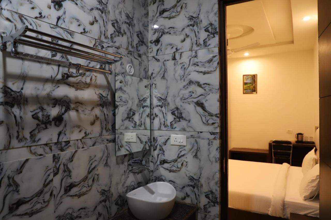 Hotel Dream Comfort Агра Экстерьер фото